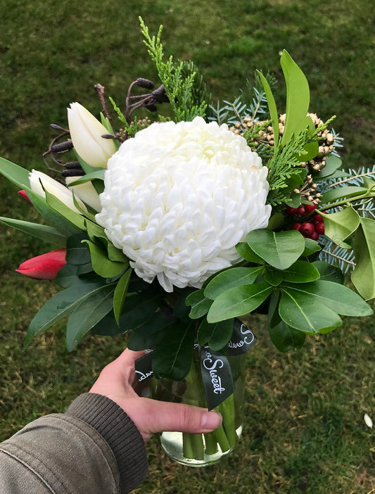 British-grown Christmas flowers for our festive MeadowSweet posy